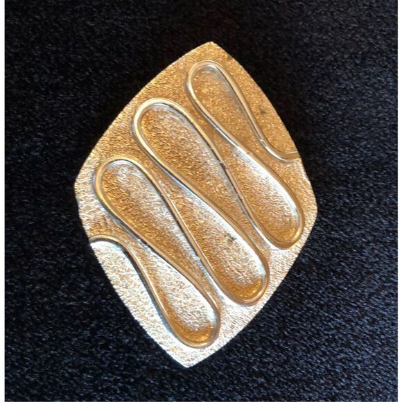 SARAH COVENTRY - Vintage (1961) Signed Silvertone “Silvery Nile” Pendant/Brooch - Picture 7 of 11